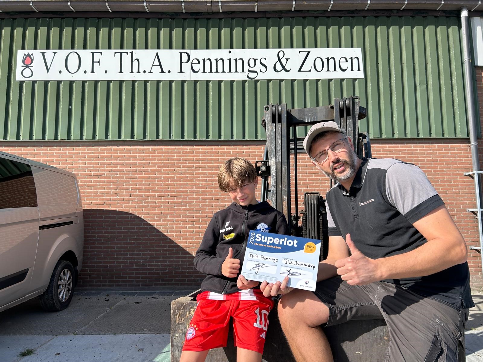 ⚽ V.O.F. Th. A. Pennings en zonen steunt JVC met een Superlot!
