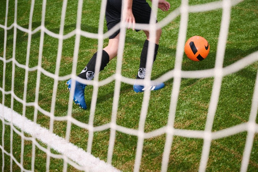 Voetbalclub JVC Julianadorp en ING slaan handen ineen zodat ieder kind kan voetballen